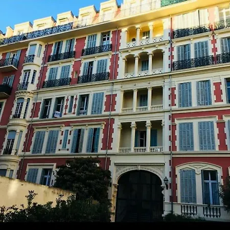 Floor Nest, Balcony Close To Sea And Old-town Apartment *