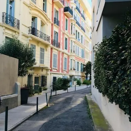 Floor Nest, Balcony Close To Sea And Old-town Apartment *