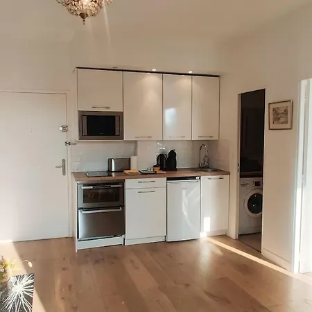 Floor Nest, Balcony Close To Sea And Old-town Apartment *