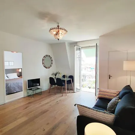 Floor Nest, Balcony Close To Sea And Old-town Apartment